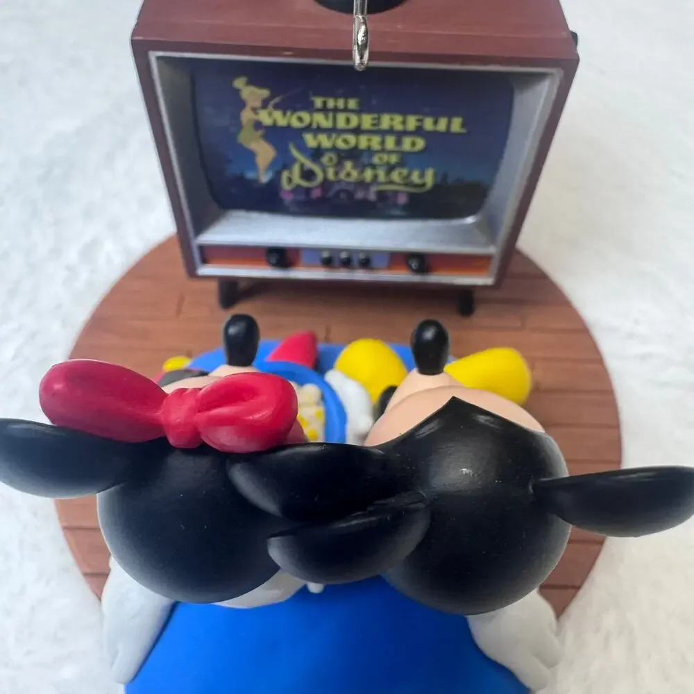 Hallmark Keepsake Ornament Mickey & Minnie Disney‎ TV Lights Sounds 2005